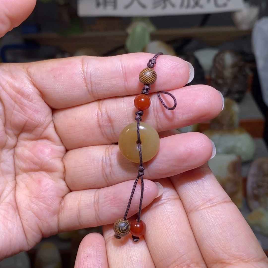 颈饰未镶嵌和田玉（糖玉）