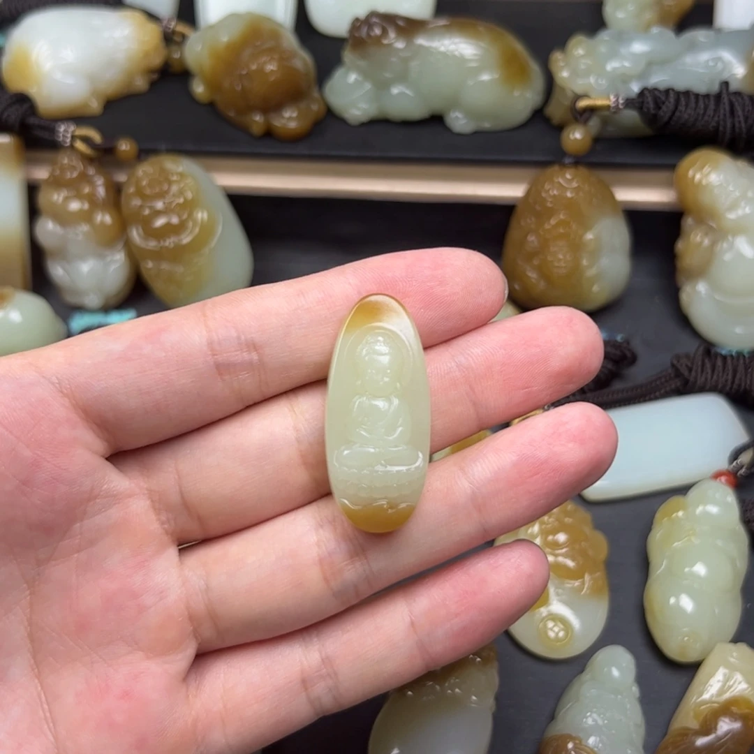 陌****和田玉（糖玉）未镶嵌颈饰
