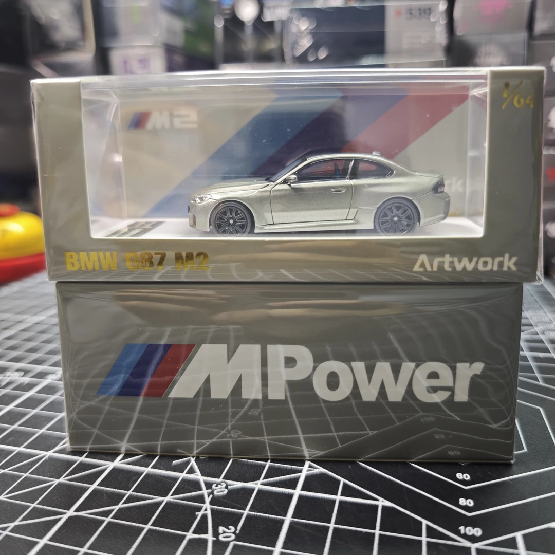 Howie Model 1:64 宝马M2 G87 BMW合金车模液态金属银