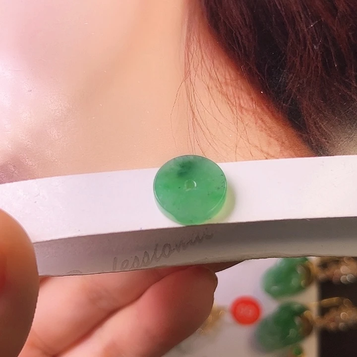 翡翠未镶嵌颈饰平安扣