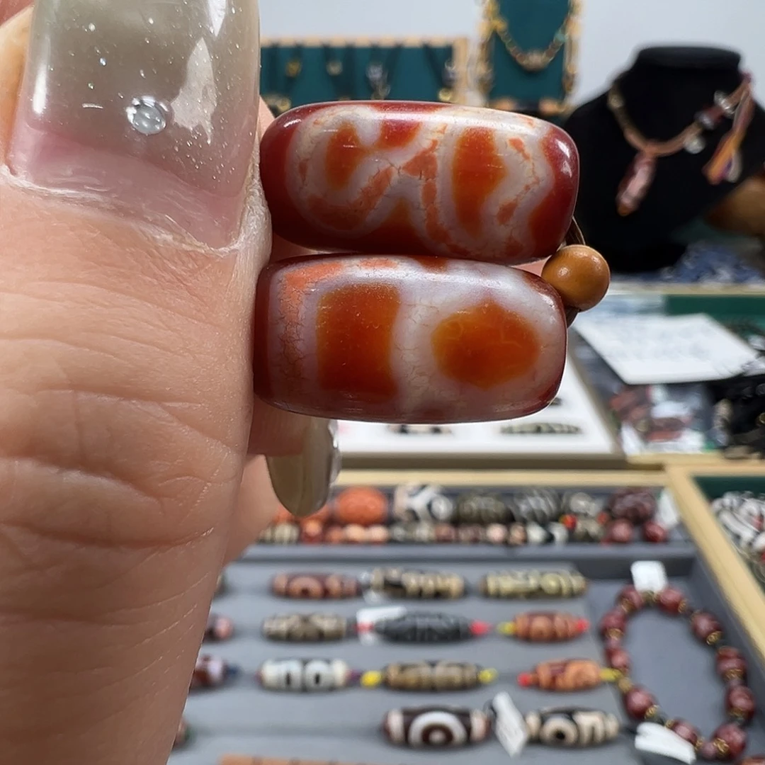 玛瑙/玉髓未镶嵌珠宝半成品行运老矿料桶珠一对