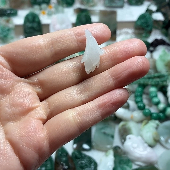 独山玉未镶嵌吊坠