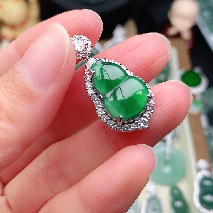 颈饰未镶嵌翡翠吊坠