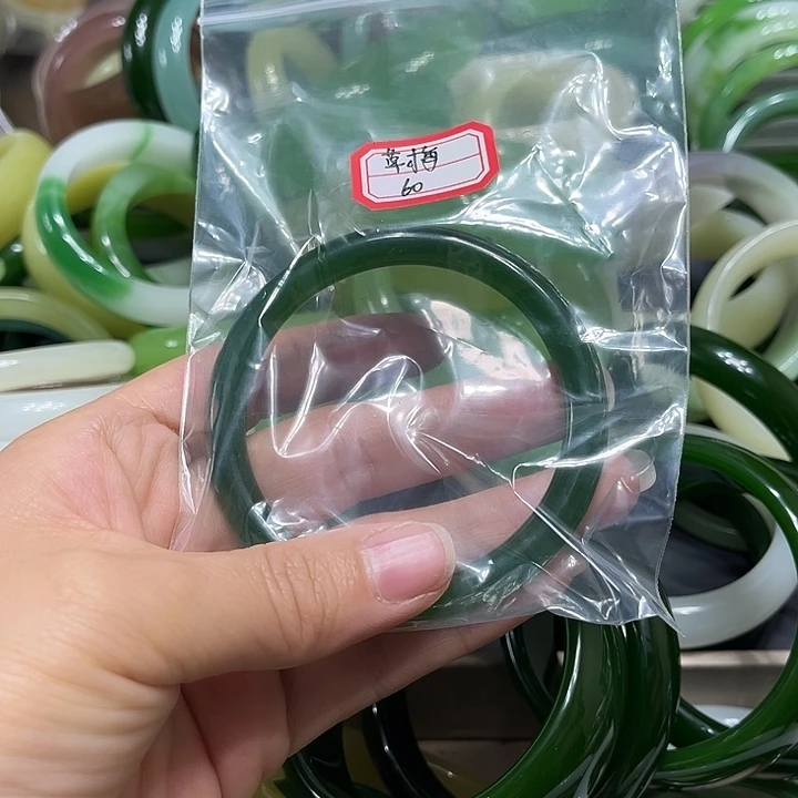 w***r未镶嵌手镯和田玉
