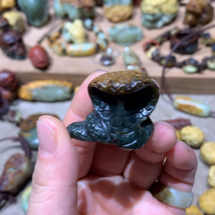 未镶嵌岫岩河磨玉（透闪石质玉）挂件