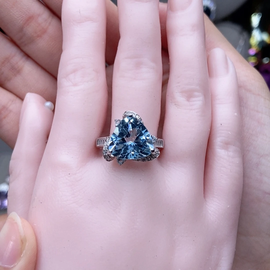 银S925镶嵌戒指托帕石天空蓝三角款10ct