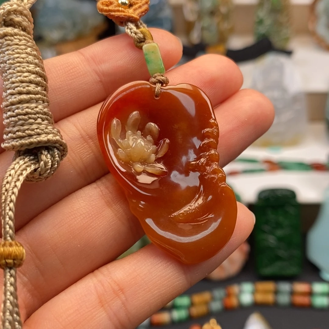 翡翠未镶嵌颈饰雅