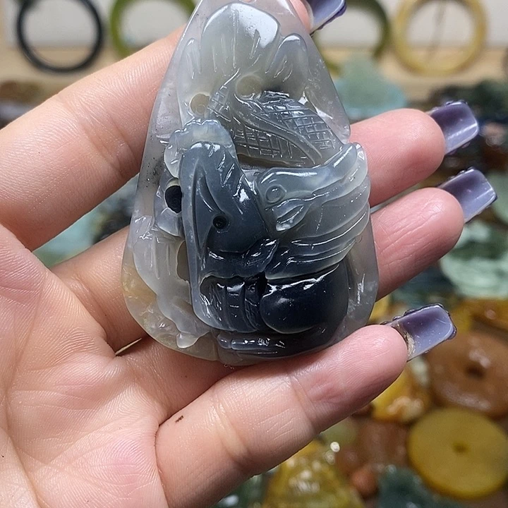 蛇纹石玉吊坠未镶嵌