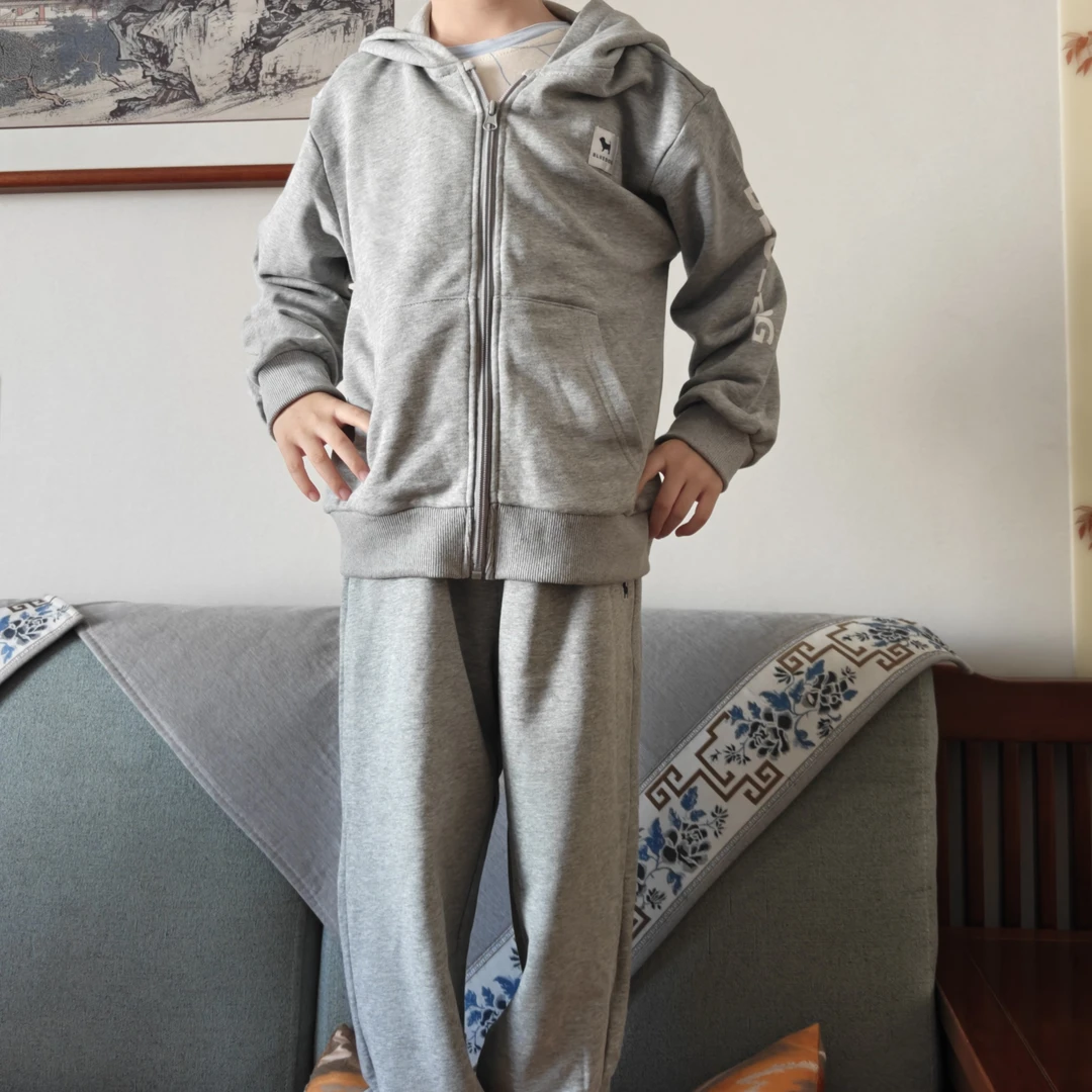 常规春秋小童纯色灰色秋冬春秋休闲风套装童装男女童休闲时尚