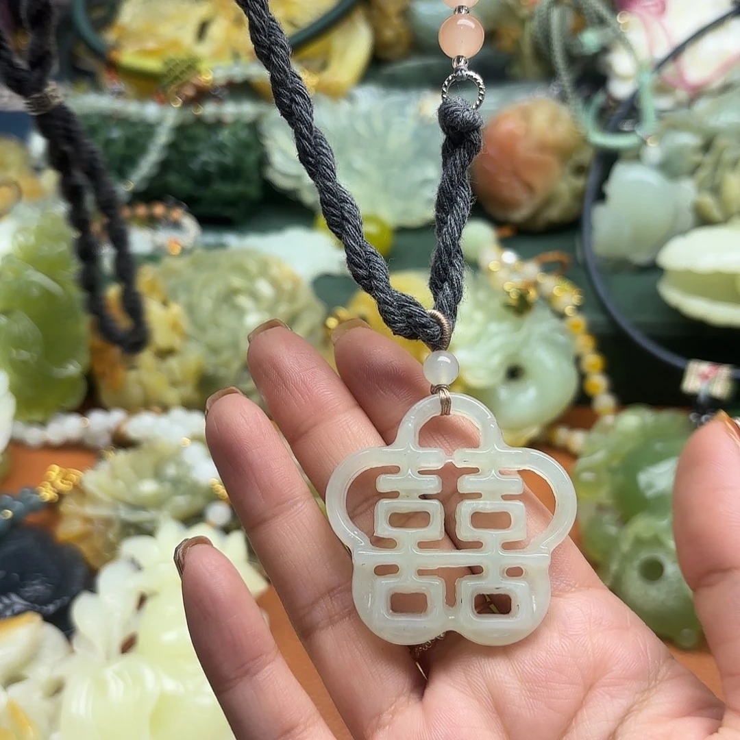 蛇纹石玉未镶嵌吊坠