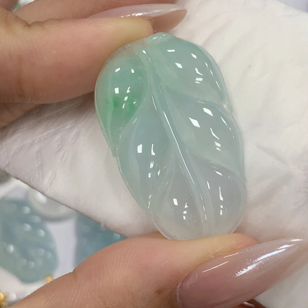 颈饰18K金镶嵌翡翠