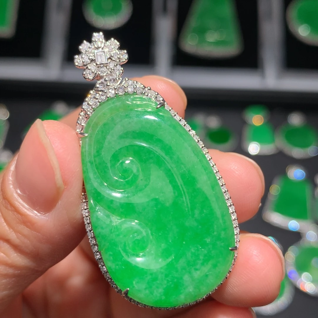 翡翠颈饰18K金镶嵌翡翠