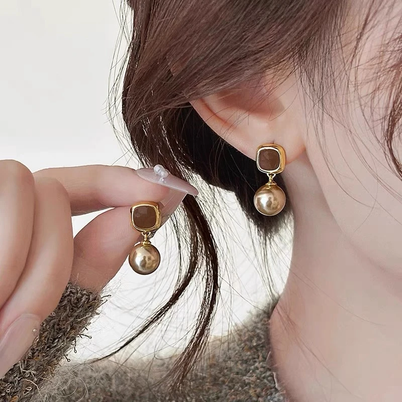 合金耳饰 美拉德仿珍珠耳环女轻奢高级感耳钉2025新款网红耳饰潮