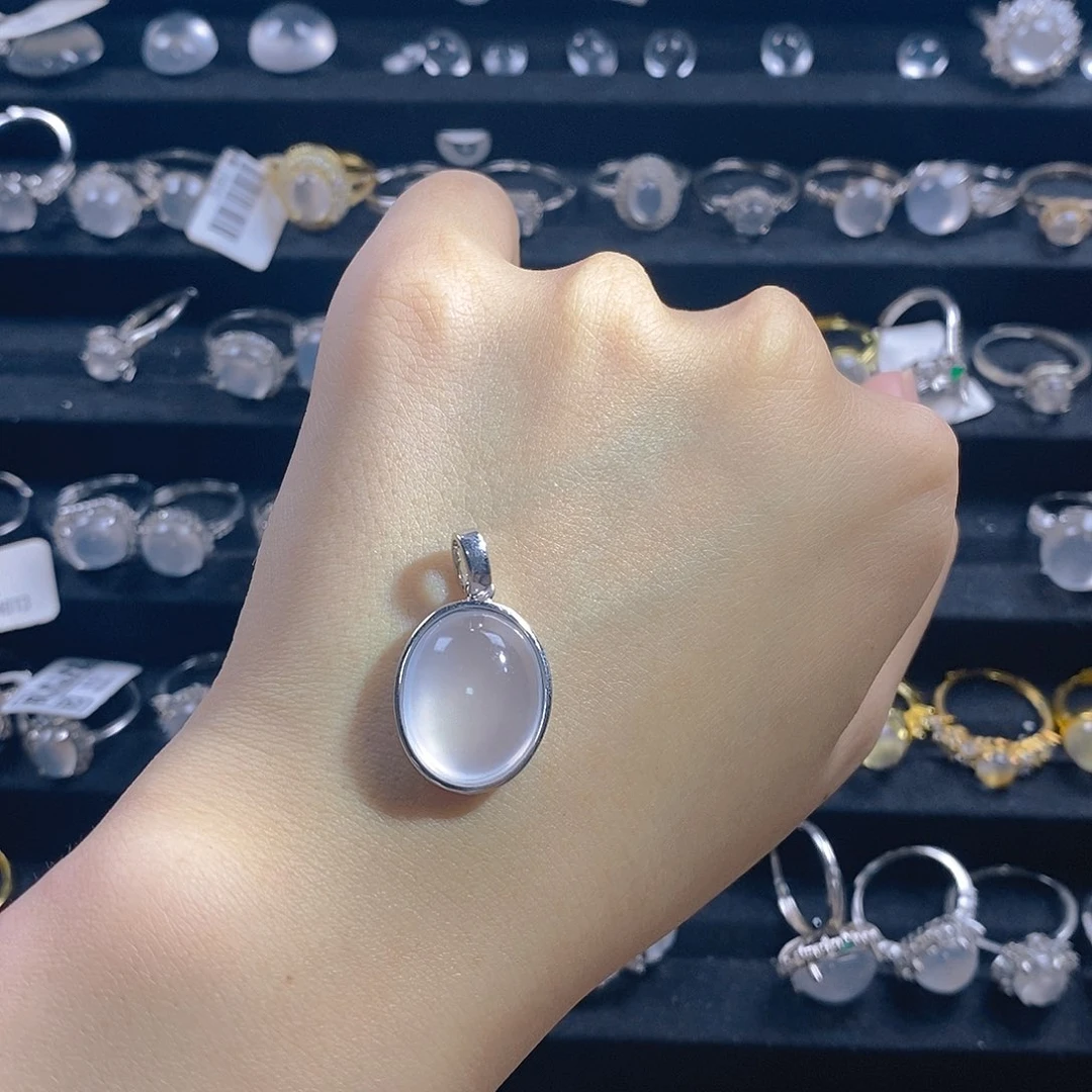 临***子颈饰合金石英质玉