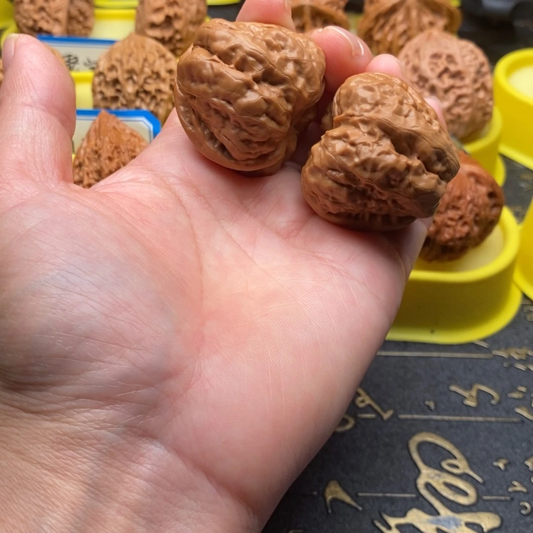 伊***店文玩核桃吊坠蛤蟆头