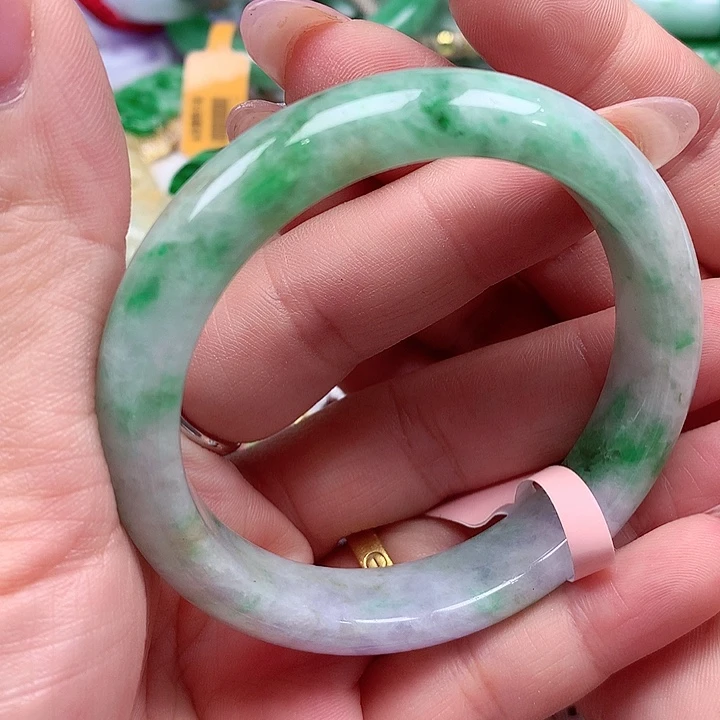 翡翠手镯未镶嵌翡翠手镯