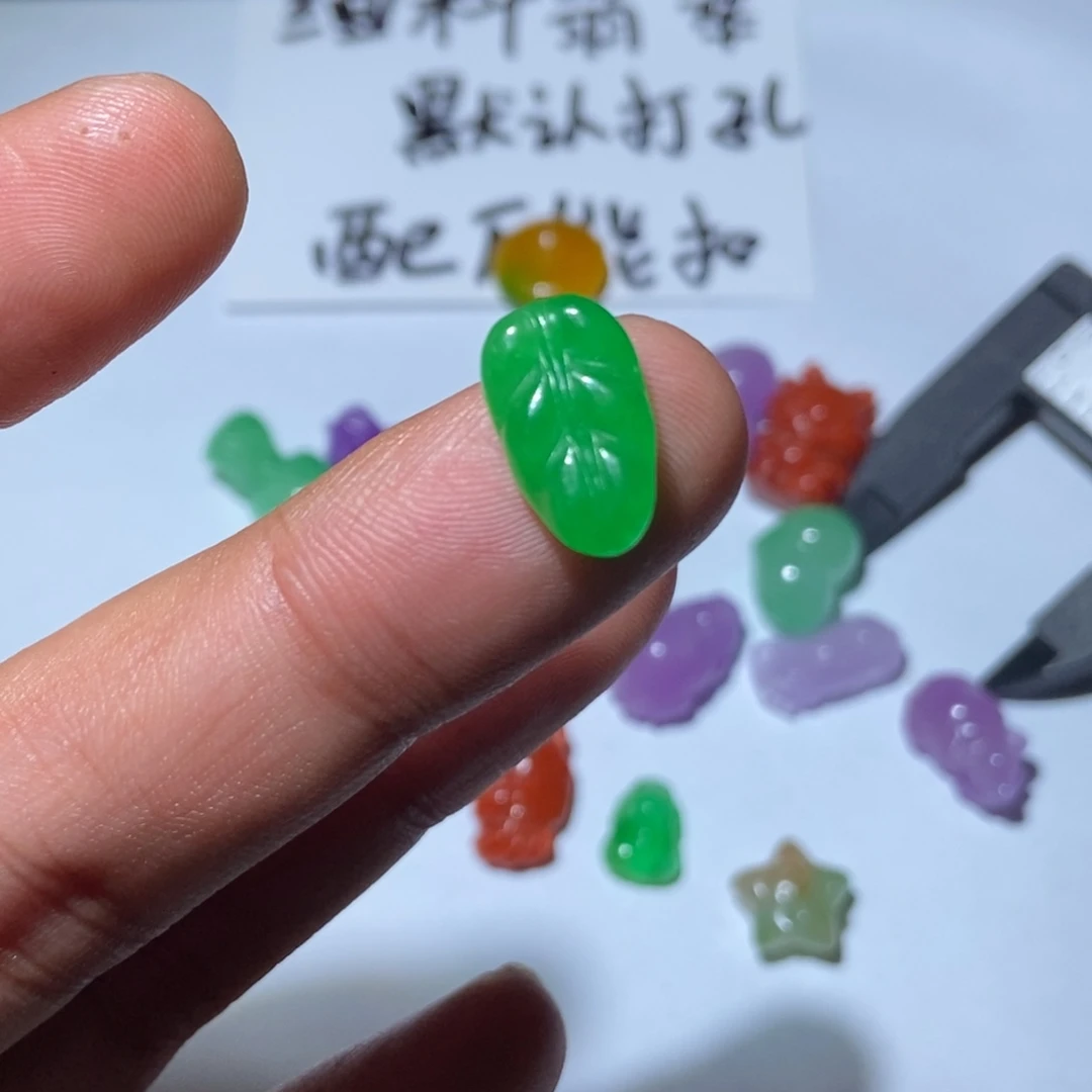 翡翠未镶嵌颈饰吊坠