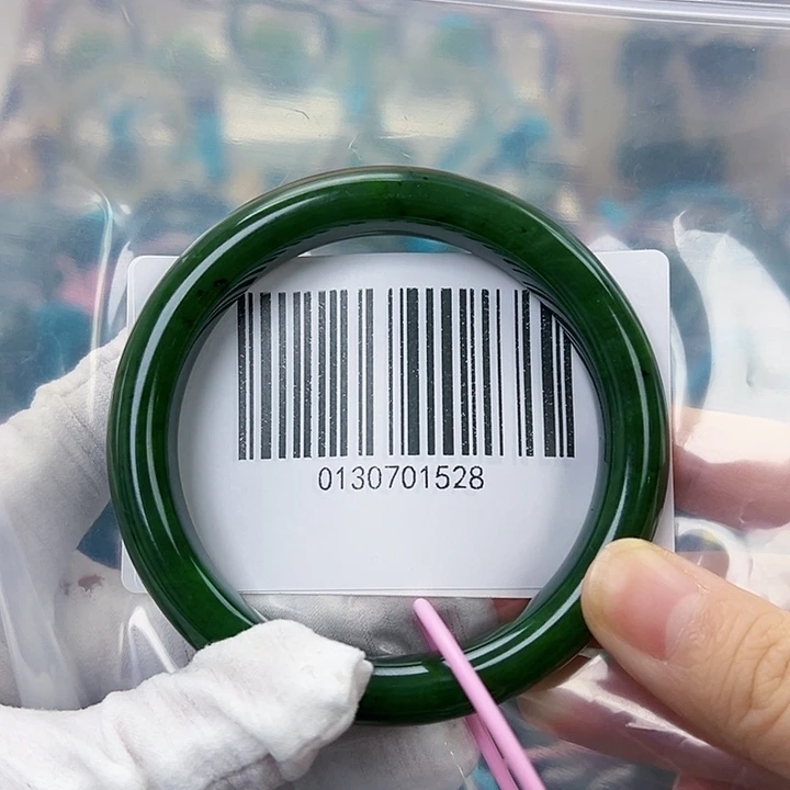 和田玉未镶嵌手镯微瑕60