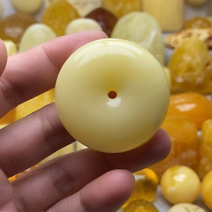 琥珀颈饰未镶嵌琥珀蜜蜡吊坠