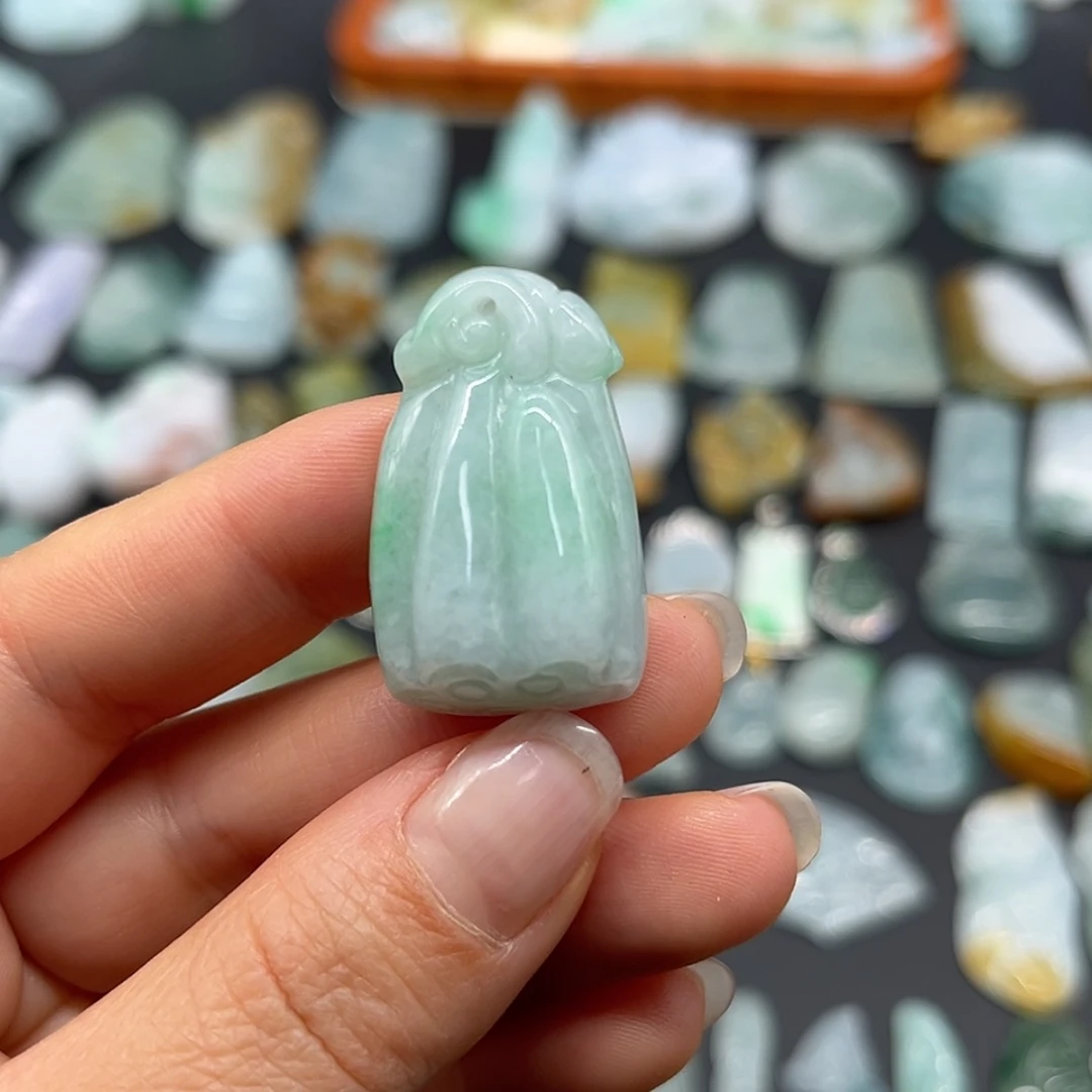 【闪购商品】翡翠颈饰未镶嵌莲蓬