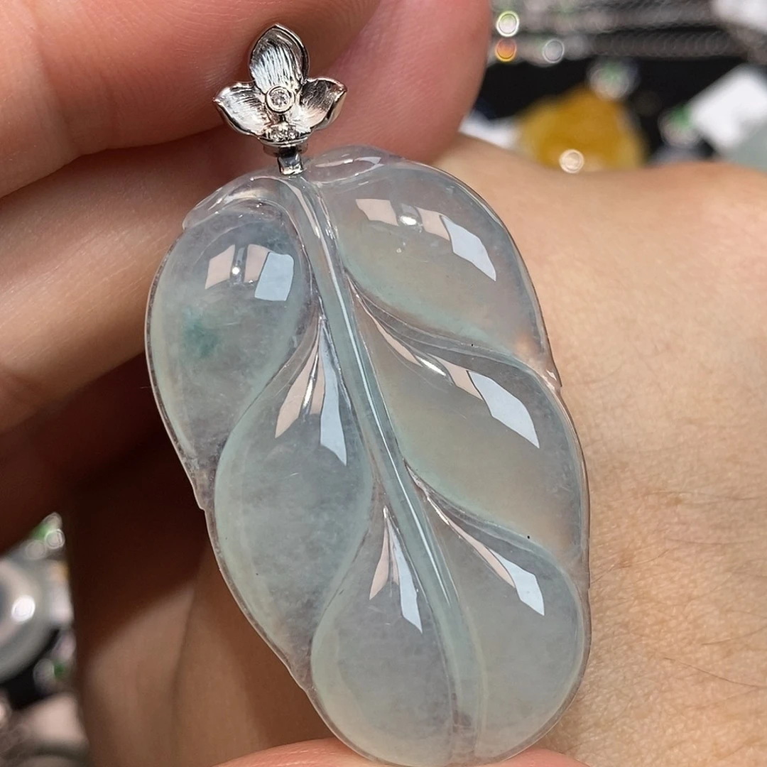 翡翠18K金镶嵌颈饰叶子