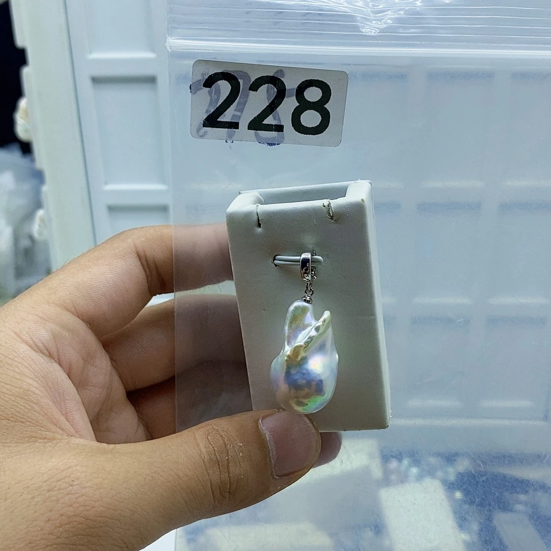 淡水珍珠合金颈饰