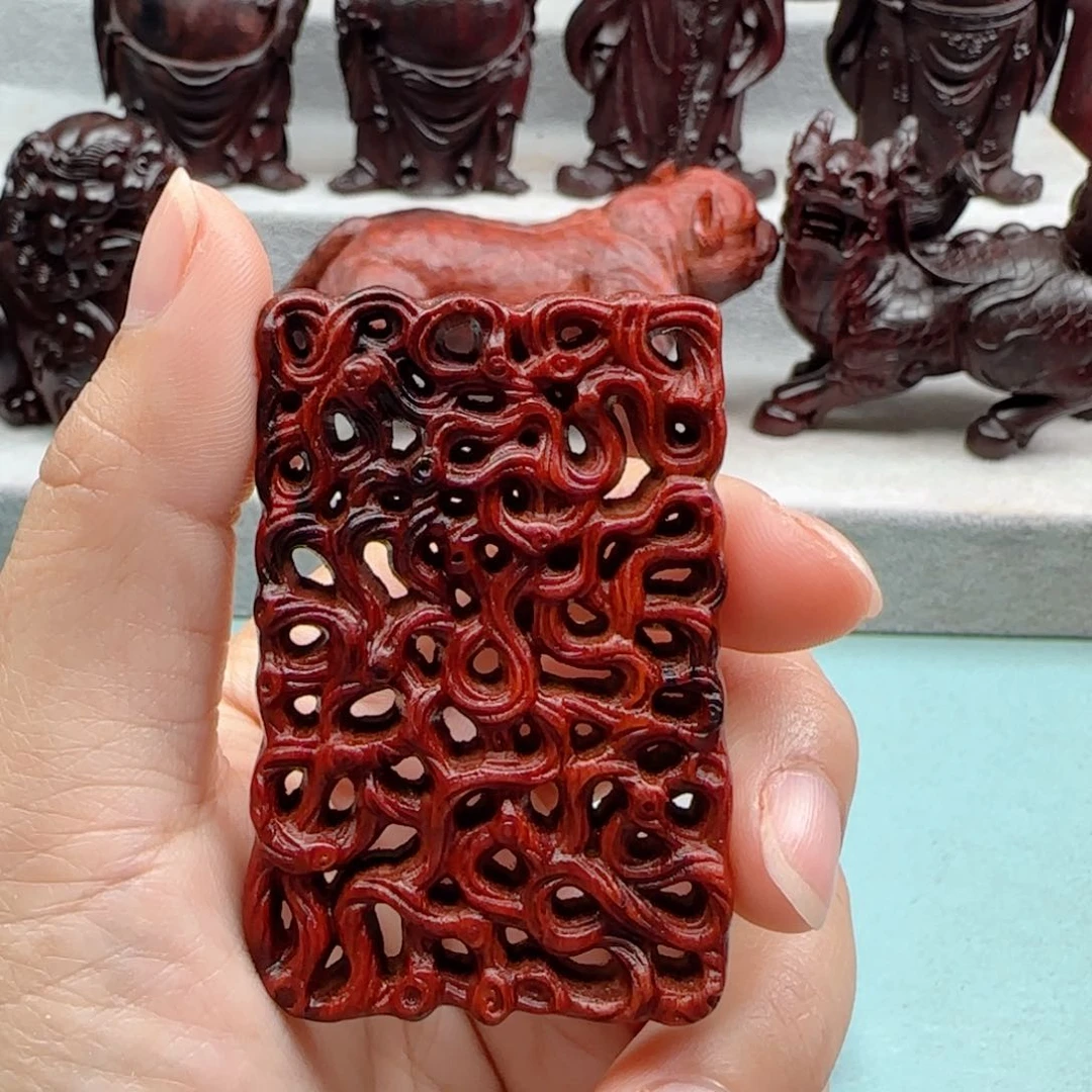 小叶紫檀把件路路通