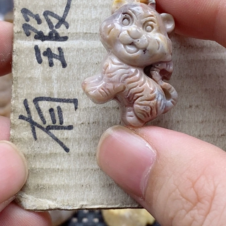 硅化珊瑚（珊瑚玉）颈饰未镶嵌感****1小吊坠