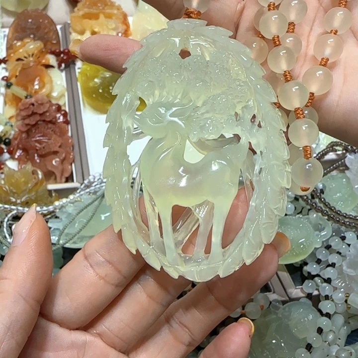 未镶嵌蛇纹石玉吊坠