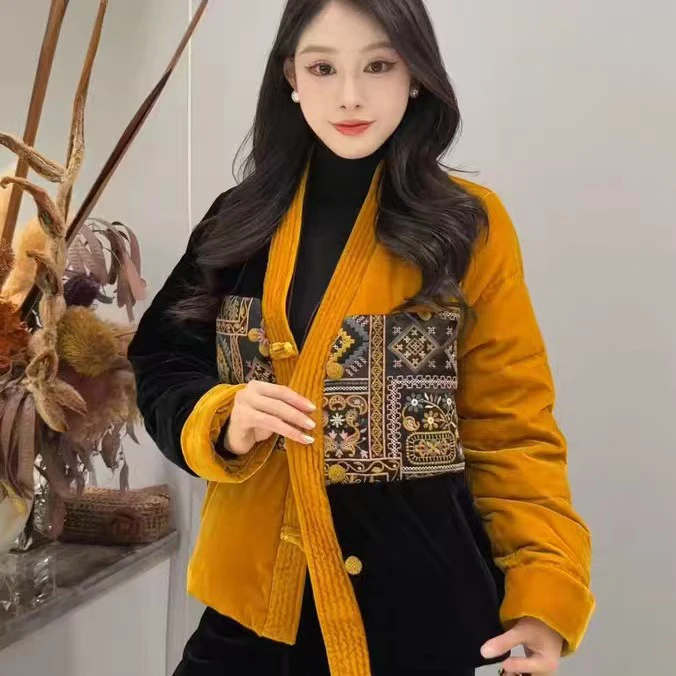 6105芭莎绒面拼色刺绣鹅绒服