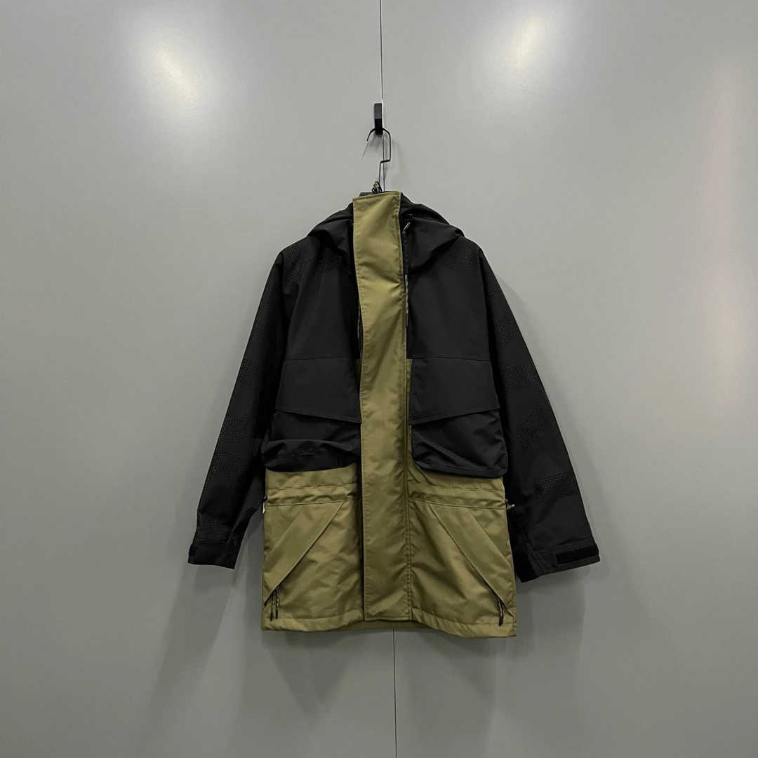 （jp）118 Burberry 巴宝莉 黑绿拼接连帽冲锋衣 XS码/全新