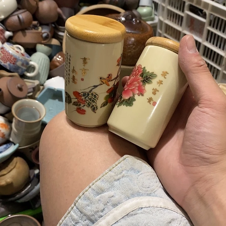 瓷片荷花的小哥哥都可以给她