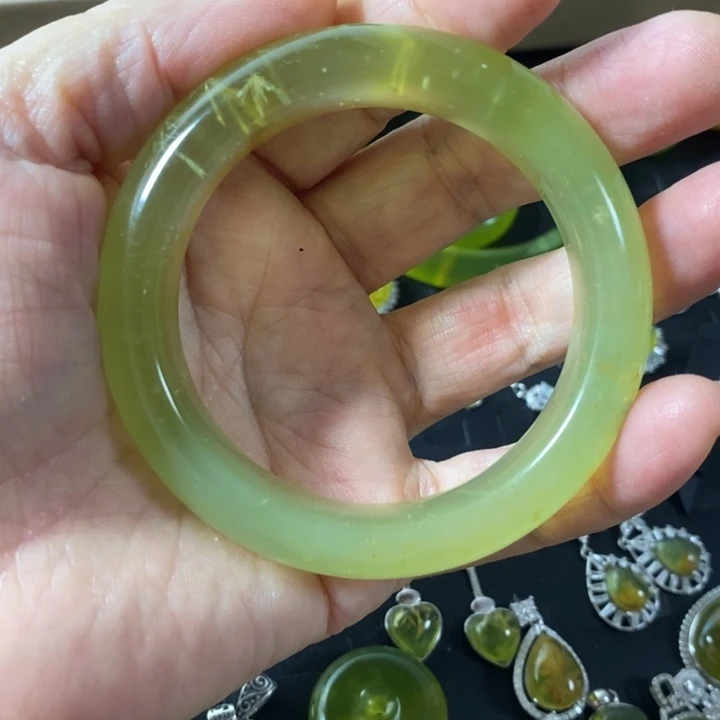 岫玉未镶嵌手镯岫玉辽阳花玉守住哦