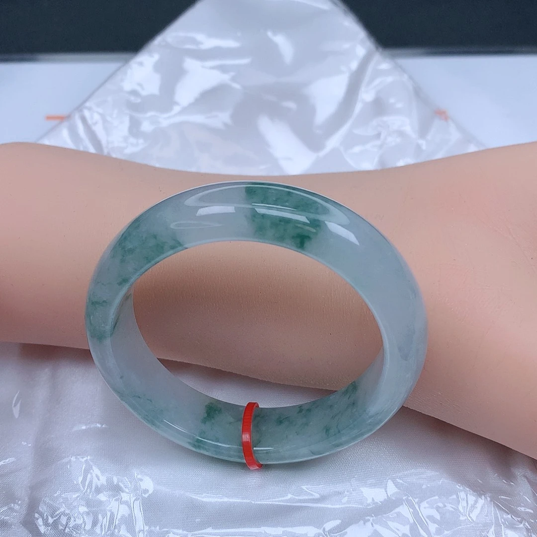 【闪购商品】未镶嵌手镯（贵妃镯）翡翠，52