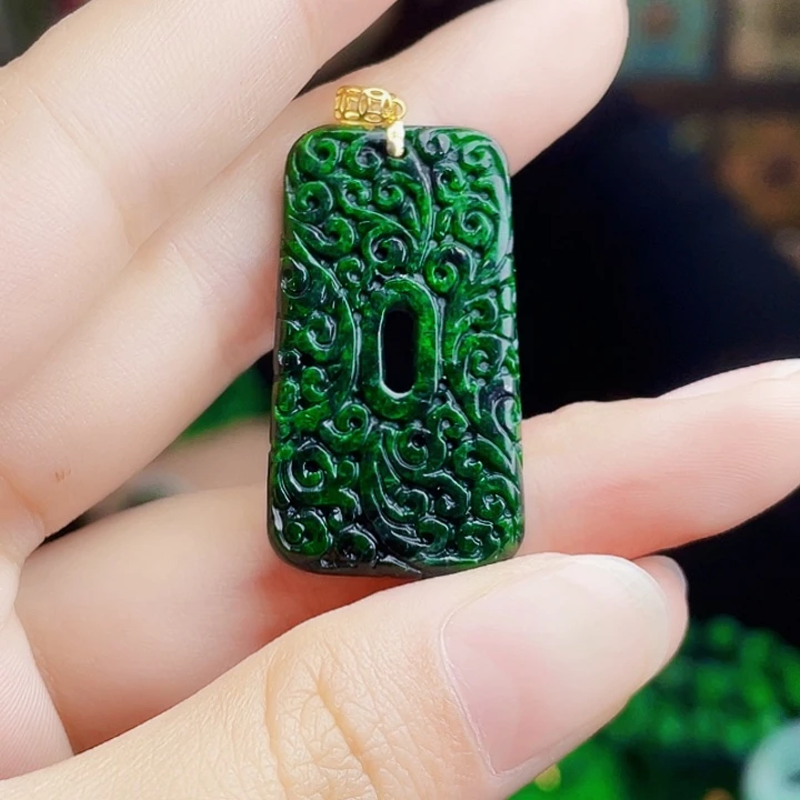 翡翠18K金镶嵌颈饰多样性