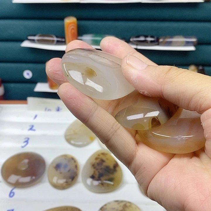 呱***婆玛瑙/玉髓未镶嵌颈饰