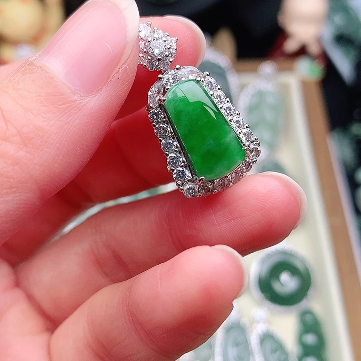 颈饰未镶嵌翡翠吊坠