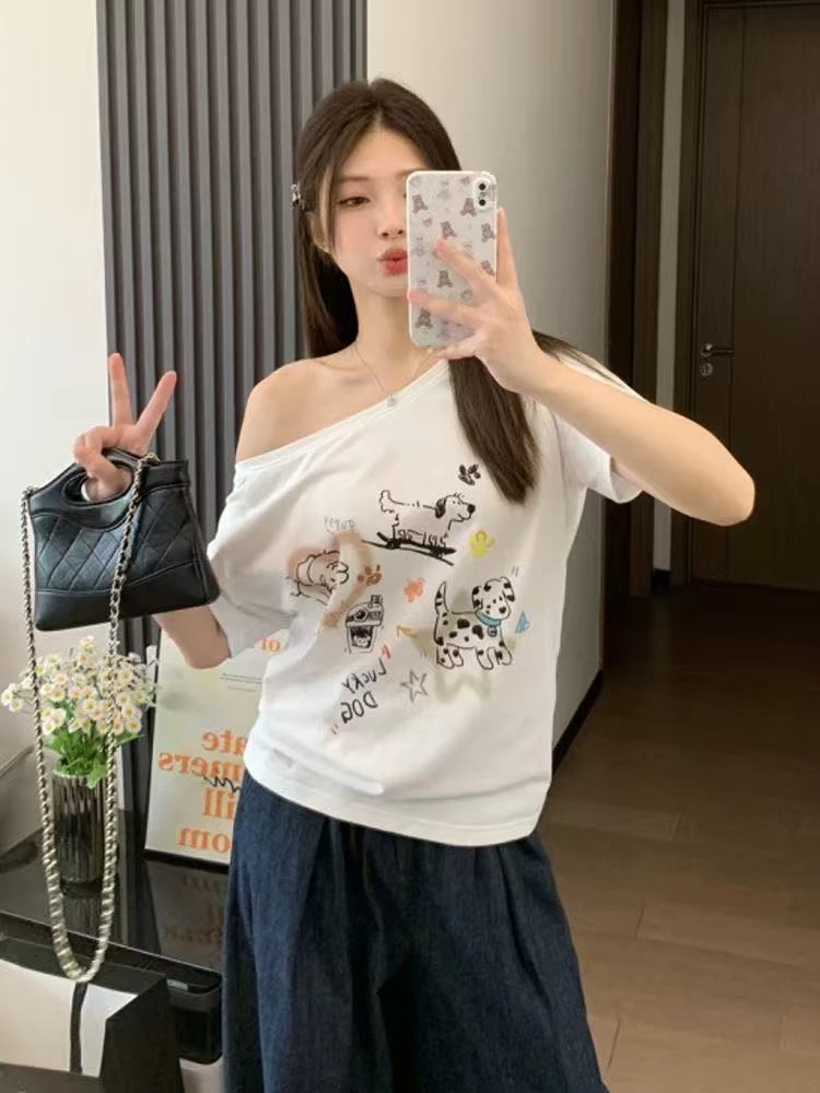 洋气衣服白色短袖t恤女休闲慵懒一字肩趣味涂鸦露肩斜肩纯欲上衣