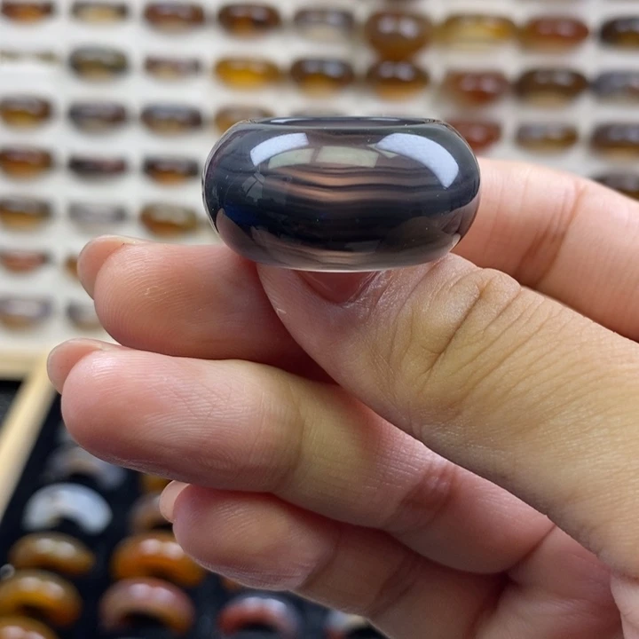 淓***淓玛瑙/玉髓戒指未镶嵌