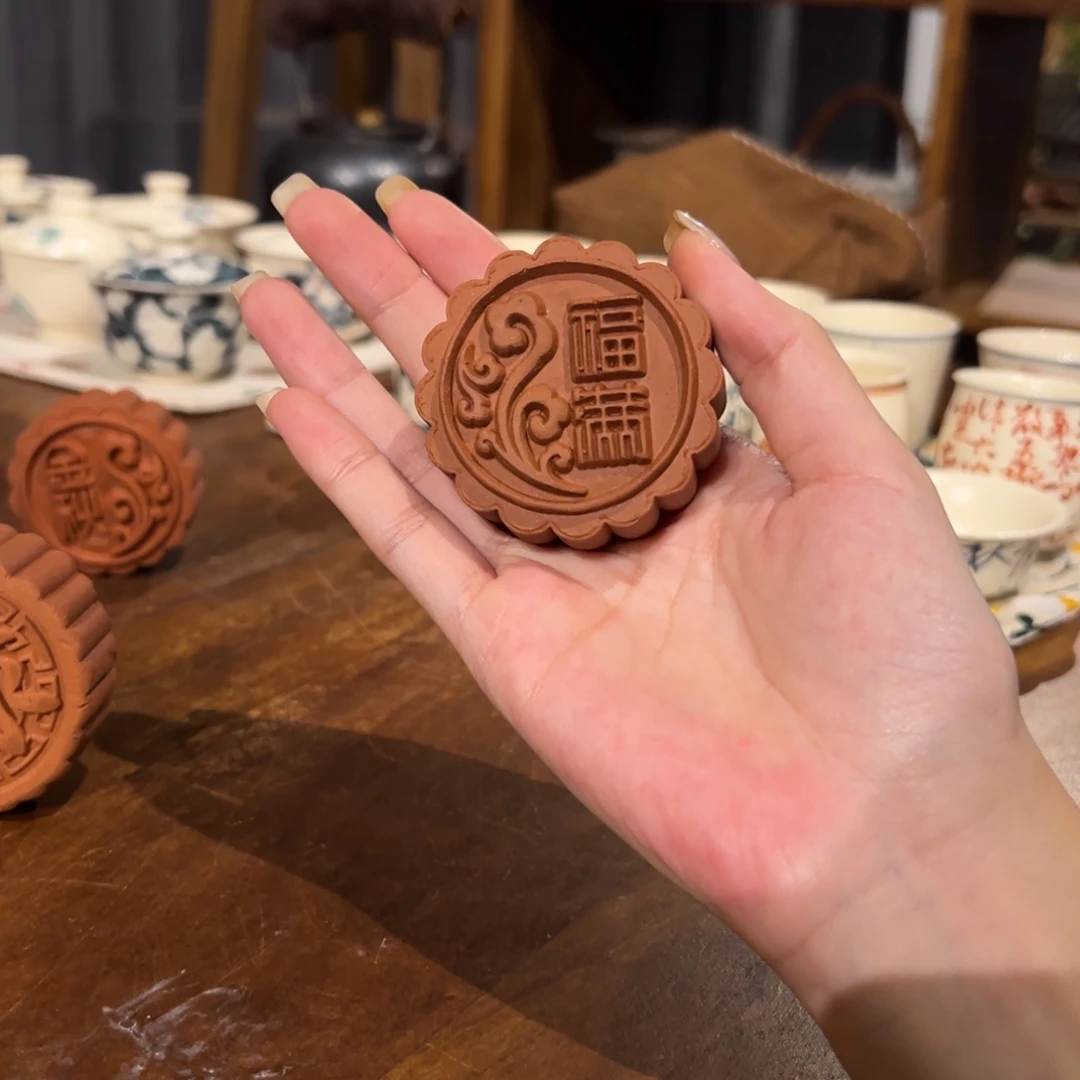 瓷片陶瓷。         陶瓷。
