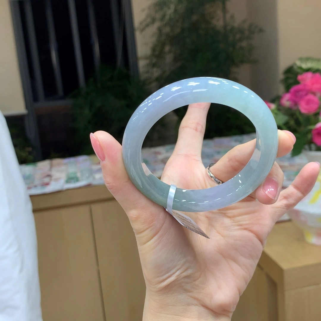 未镶嵌手镯翡翠秦****?不退不换