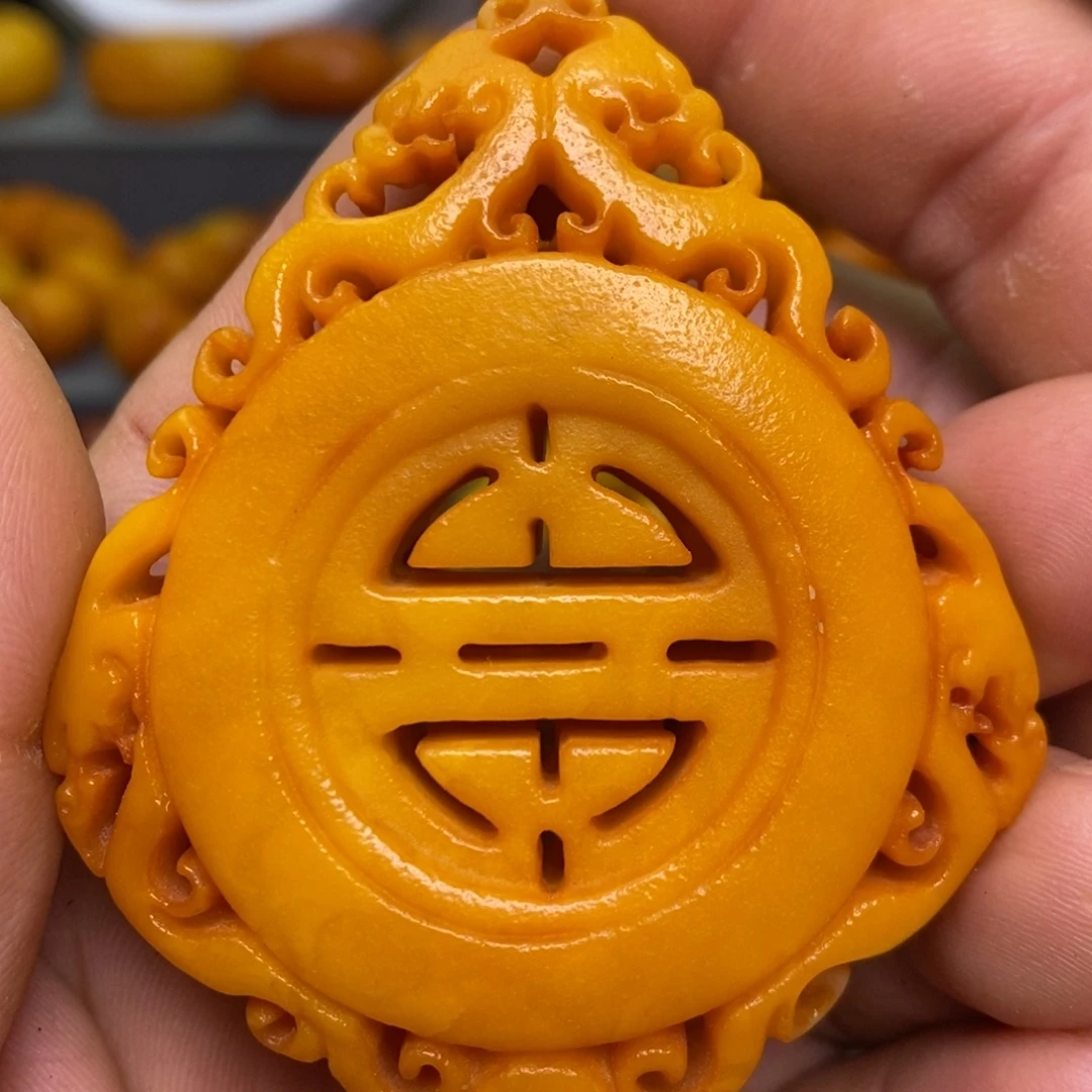 蜜蜡未镶嵌珠宝奇石