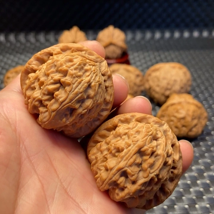 文玩核桃把件白狮子