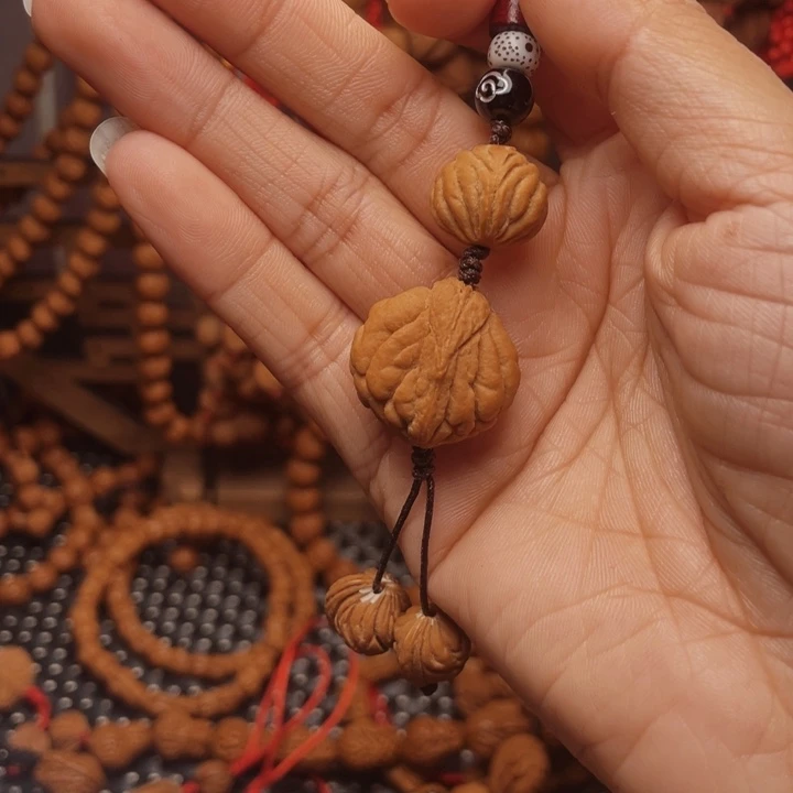 木质类龙纹桃枭挂件