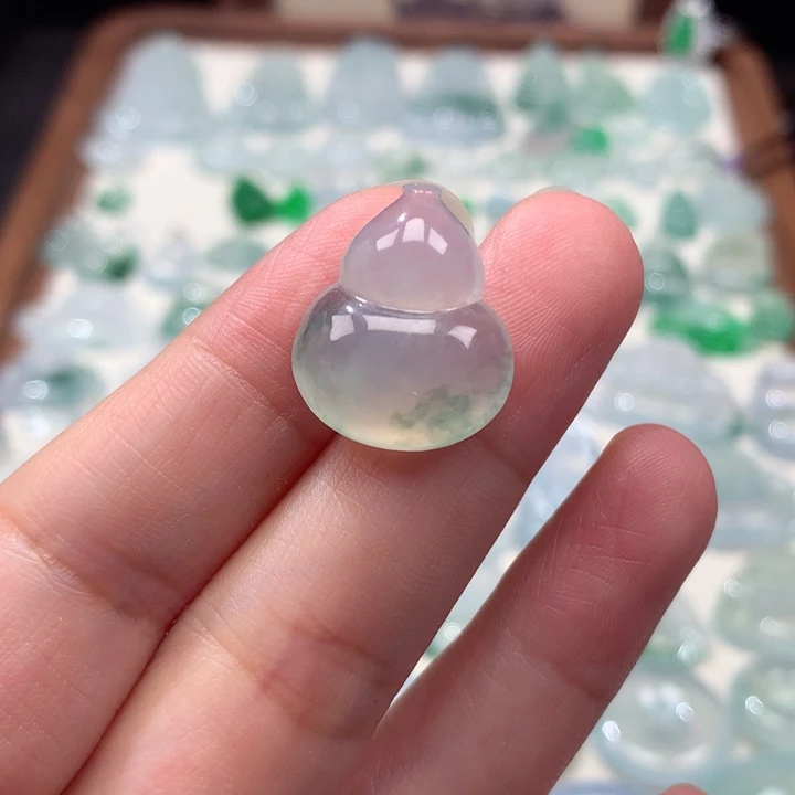 翡翠未镶嵌颈饰冰种飘花葫芦