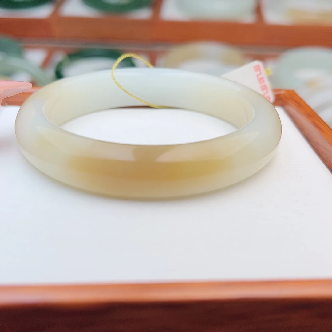 和田玉未镶嵌手镯51