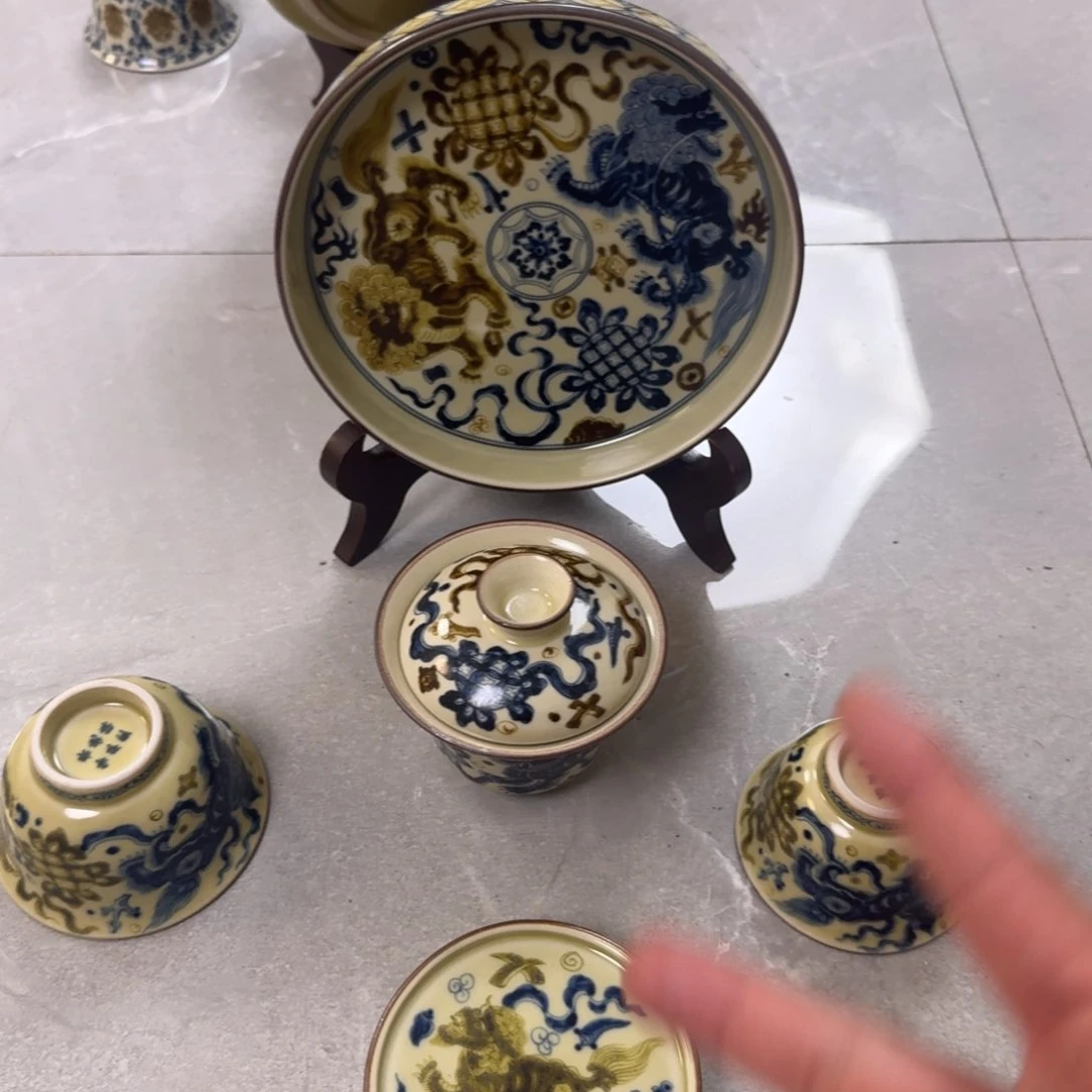 杯釉里金狮子五件套