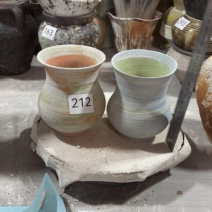 摆件陶高13到14，内口6到7，有孔212，微瑕疵处理，