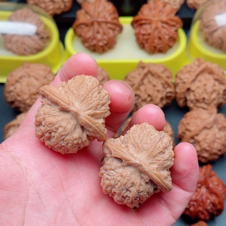 文玩核桃把件血麒麟37×37×34