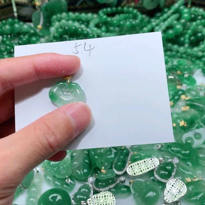 石英质玉颈饰未镶嵌?*心